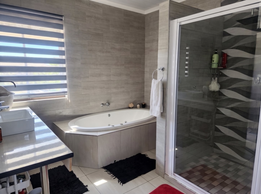 6 Bedroom Property for Sale in Dan Pienaar Free State